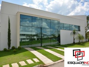 Fachada pele de vidro para empresas