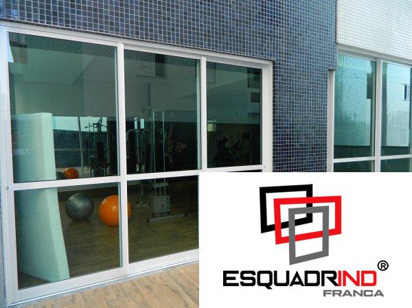 Porta de alumínio de correr 3 folhas