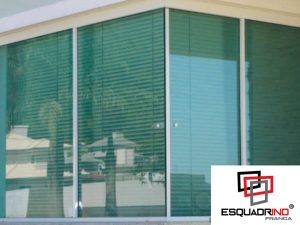 Janela de vidro temperado de canto