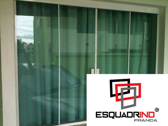 Porta de alumínio em vidro temperado