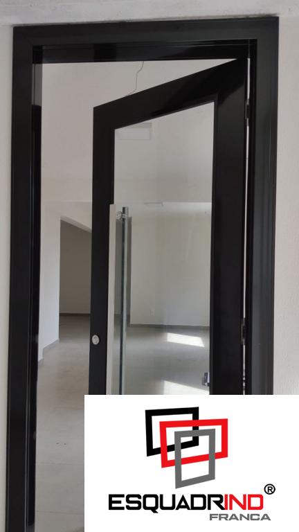 Porta de alumínio pivotante - Imagem 2